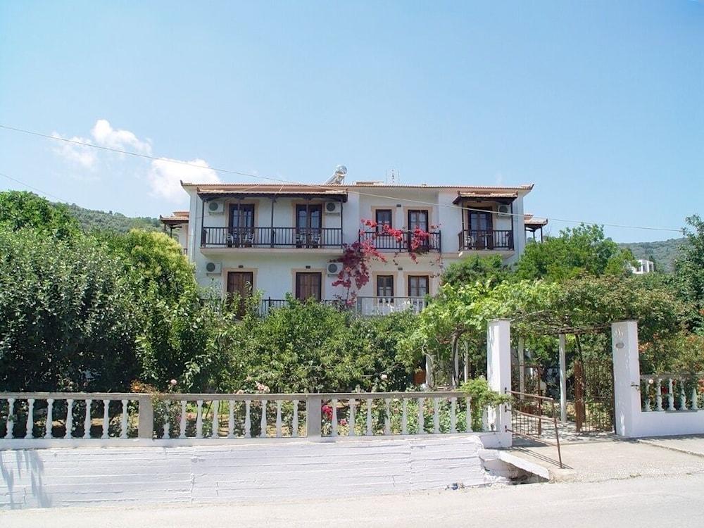 סקופלוס טאון Guesthouse Christos מראה חיצוני תמונה